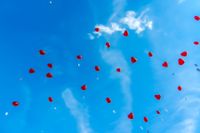 hochzeit luftballon herz himmel blau rot
